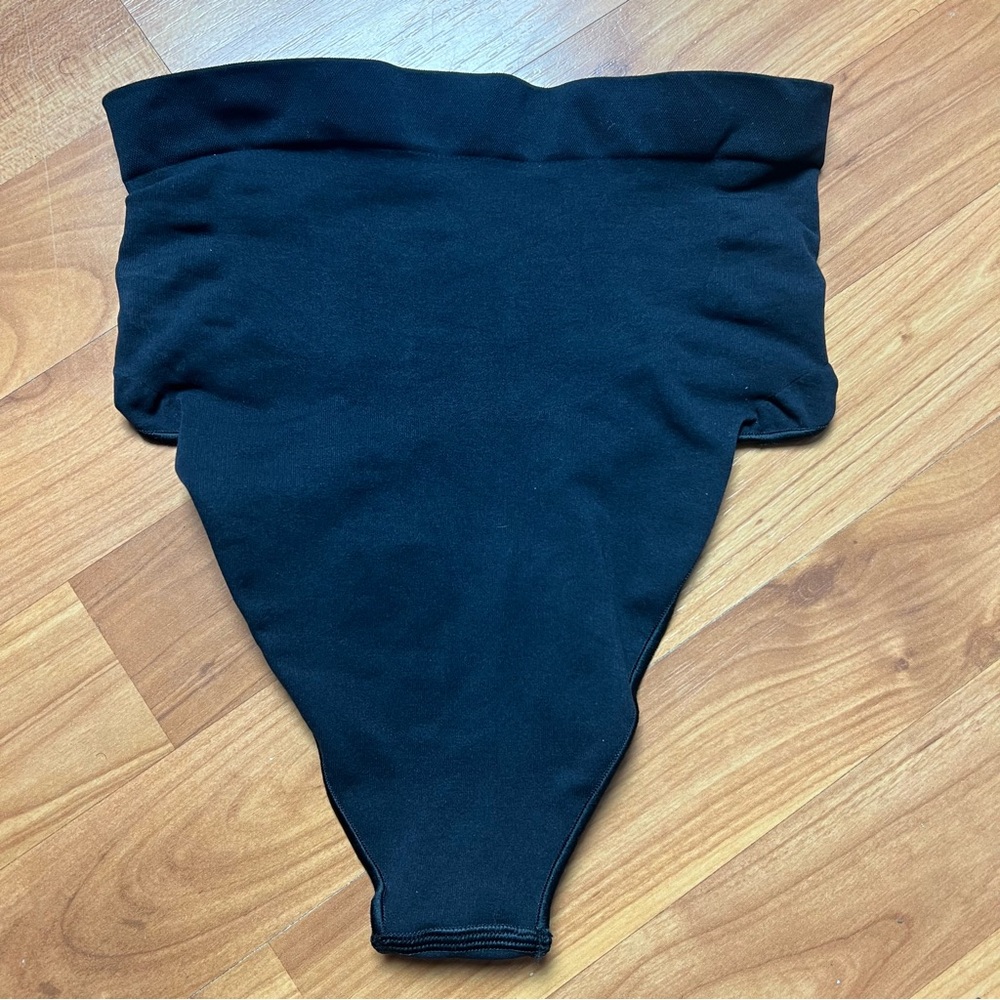 SKIMS SEAMLESS SCULPT MID WAIST THONG NWOT - ONYX